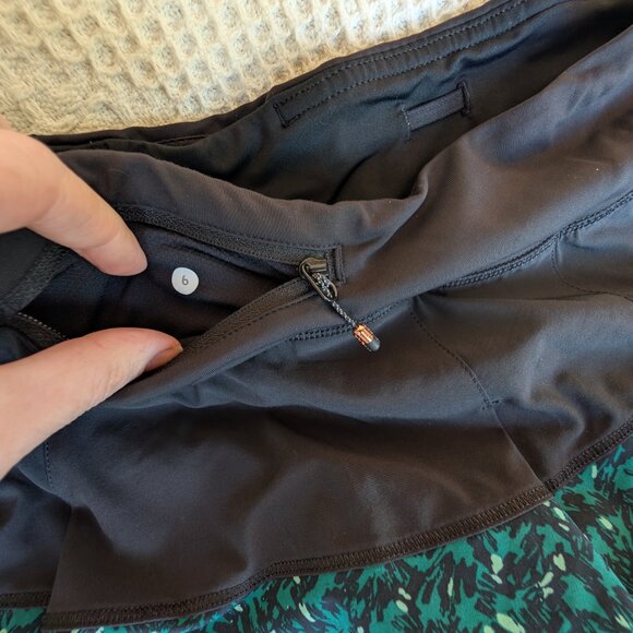 Lululemon skort size 6 - Picture 3 of 3